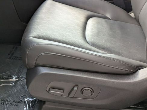 Used 2025 Kia Carnival image 15