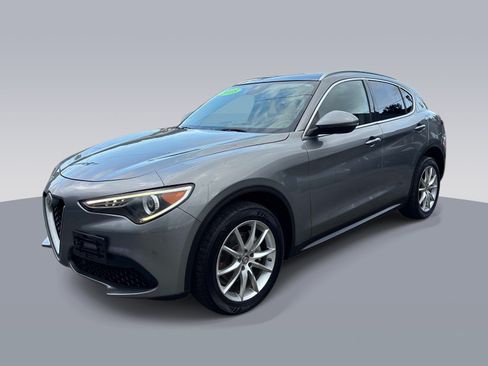 Used 2018 Alfa Romeo Stelvio Ti AWD/4WD image 3