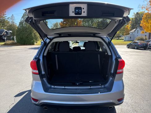 Used 2017 Dodge Journey SXT w/ Comfort/Convenience Group image 17