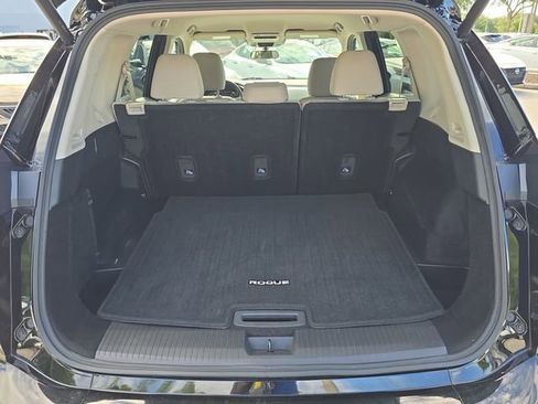 Certified 2025 Nissan Rogue SV FWD image 10