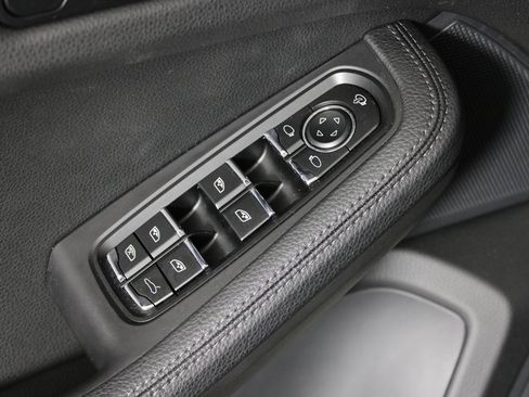 Used 2024 Porsche Macan image 16