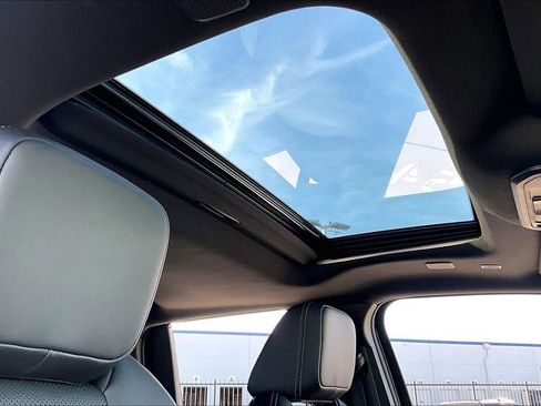 Used 2024 Toyota Tacoma Limited image 21