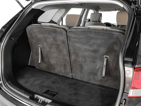 Used 2018 Hyundai Santa Fe SE image 46