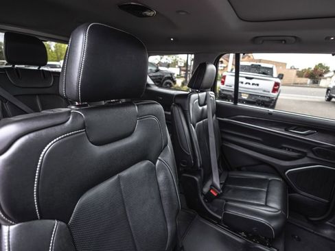 Used 2023 Jeep Grand Cherokee L Limited w/ Luxury Tech Group II AWD/4WD image 34