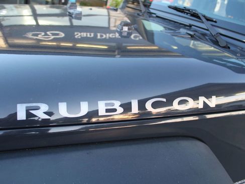 Used 2017 Jeep Wrangler Unlimited Rubicon w/ Connectivity Group AWD/4WD image 40