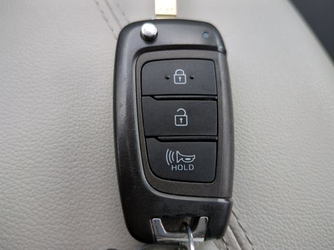 Certified 2024 Hyundai Tucson SE image 9