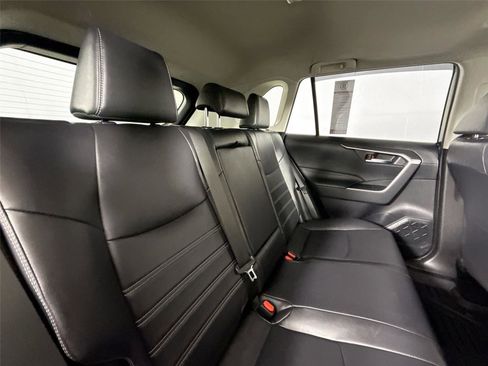 Used 2019 Toyota RAV4 XLE Premium image 38