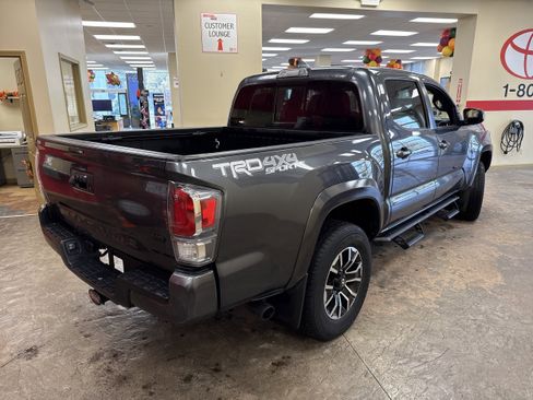 Used 2023 Toyota Tacoma TRD Sport w/ Black Out Package (TMS) image 9