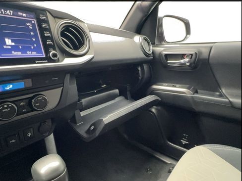 Used 2022 Toyota Tacoma TRD Sport w/ Technology Package RWD image 42