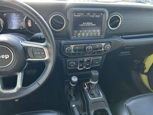 Used 2022 Jeep Wrangler Unlimited Sahara image 20