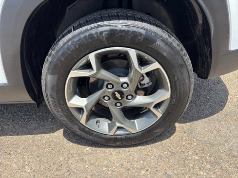 Used 2025 Chevrolet Trax LT FWD image 29