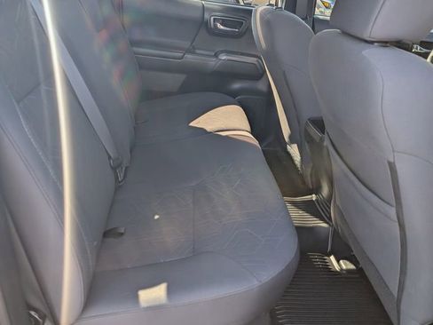 Used 2017 Toyota Tacoma TRD Sport image 17