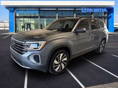Used 2024 Volkswagen Atlas SE AWD/4WD image 4