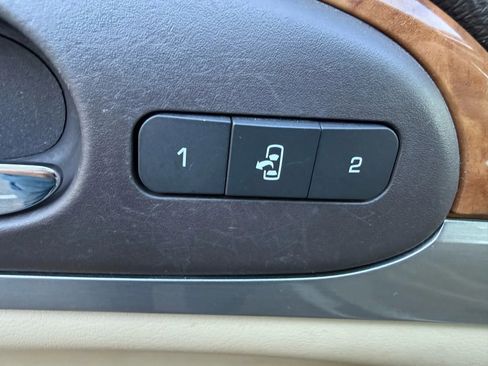 Used 2011 Buick Enclave CXL image 9