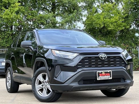 Used 2025 Toyota RAV4 LE AWD/4WD image 2