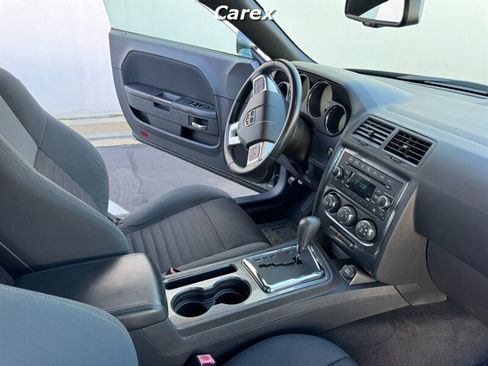 Used 2012 Dodge Challenger SXT image 20