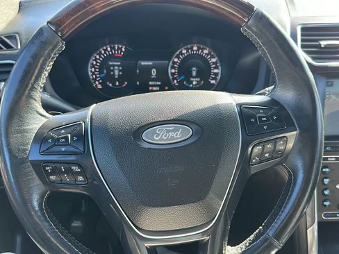 Used 2017 Ford Explorer Platinum image 22