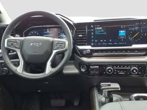 Used 2023 Chevrolet Silverado 1500 LT Trail Boss w/ LT Trail Boss Premium Package AWD/4WD image 11
