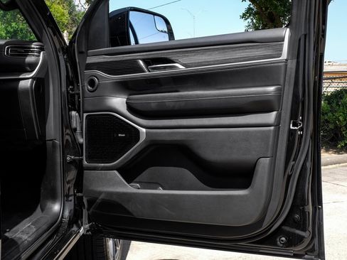 Used 2022 Jeep Wagoneer Series III w/ Premium Group I image 60