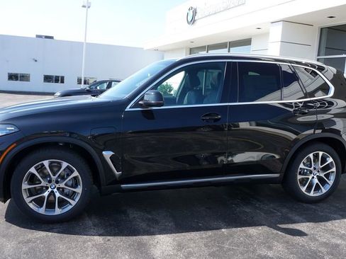 New 2026 BMW X5 xDrive50e image 2