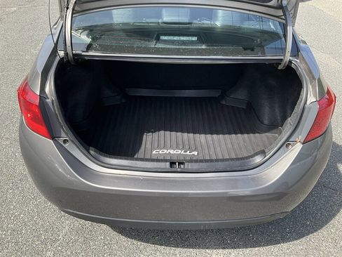 Used 2018 Toyota Corolla SE w/ SE Premium Package FWD image 12