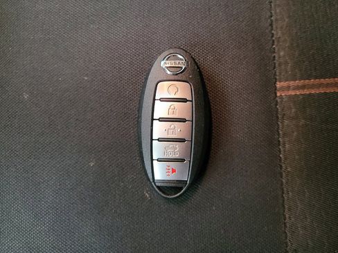 Used 2021 Nissan Versa SR w/ Convenience Package FWD image 32