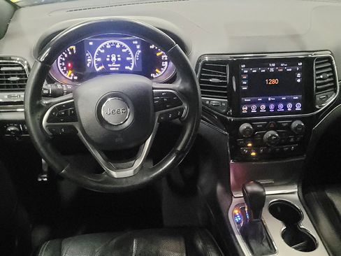Used 2019 Jeep Grand Cherokee Overland AWD/4WD image 22