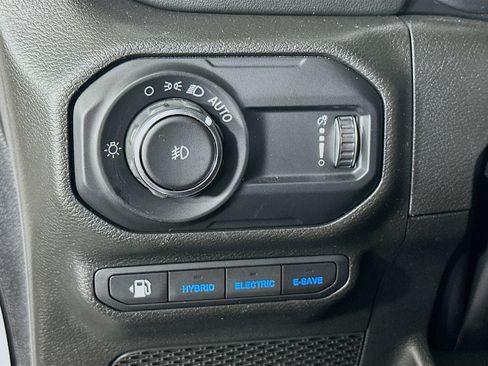 Used 2023 Jeep Wrangler Unlimited Sahara w/ Cold Weather Group AWD/4WD image 16