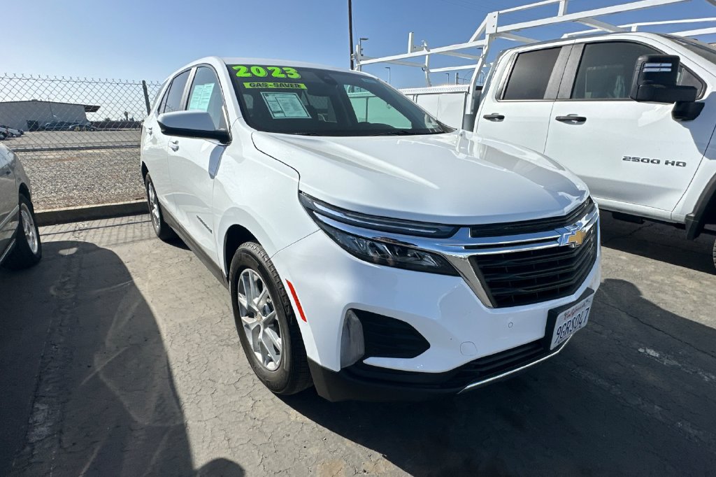 Used 2023 Chevrolet Equinox LT w/ Driver Convenience Package FWD image 2