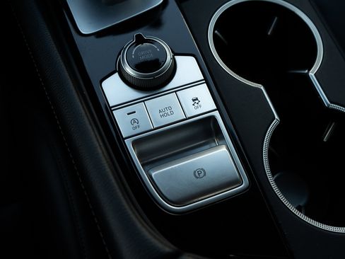 Used 2021 Genesis G70 2.0T image 28