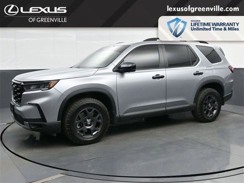 Used 2025 Honda Pilot TrailSport image 4