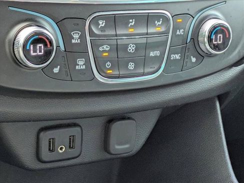 Used 2023 Chevrolet Traverse LT AWD/4WD image 14