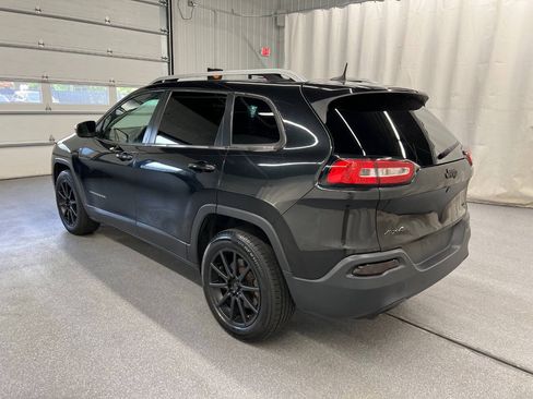 Used 2016 Jeep Cherokee Limited AWD/4WD image 6