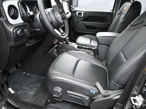 Used 2024 Jeep Gladiator Sport image 10