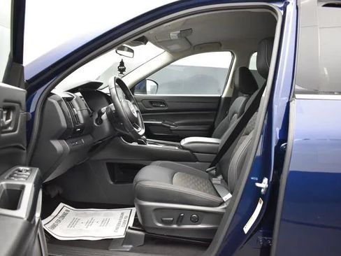 Used 2024 Nissan Pathfinder SV FWD image 14