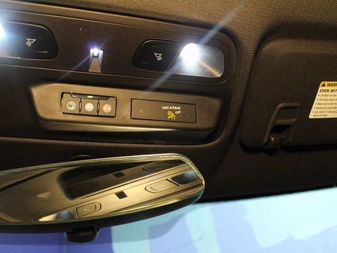 Used 2020 Chevrolet Camaro LT image 20