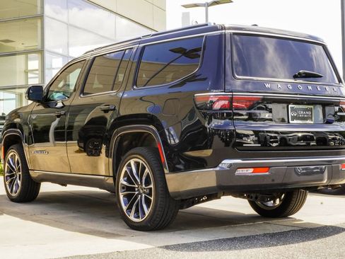 Used 2022 Jeep Wagoneer Series III w/ Premium Group I AWD/4WD image 10