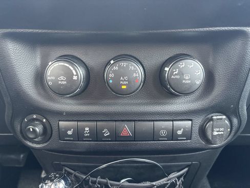 Used 2015 Jeep Wrangler Sahara w/ Dual Top Group AWD/4WD image 19