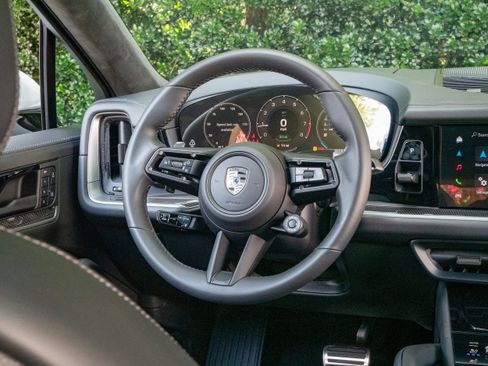 New 2025 Porsche Cayenne Turbo AWD/4WD image 25