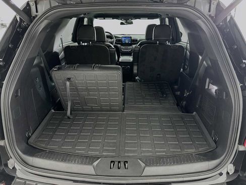 Used 2020 Ford Explorer XLT w/ Equipment Group 202A image 25