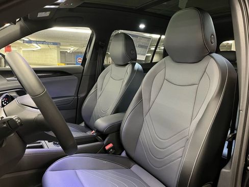 New 2026 Volkswagen Tiguan SE R-Line image 21