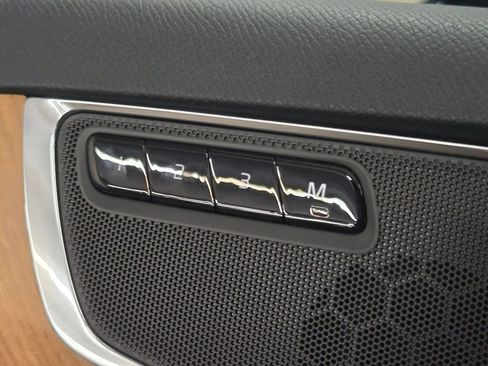 Certified 2025 Volvo XC90 B6 Core w/ Climate Package image 25