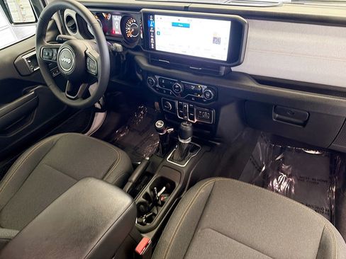 Used 2025 Jeep Wrangler Unlimited Sport AWD/4WD image 12