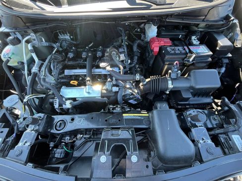 Used 2025 Nissan Versa SV FWD image 31