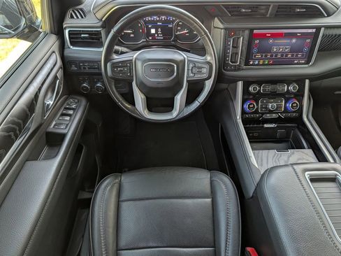 Used 2021 GMC Yukon XL Denali AWD/4WD image 14