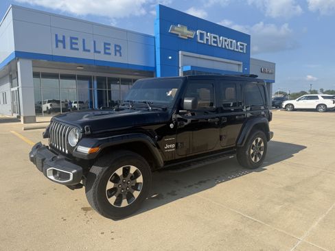 Used 2022 Jeep Wrangler Unlimited Sahara w/ LED Lighting Group AWD/4WD image 3