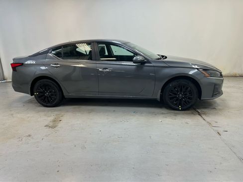 New 2025 Nissan Altima 2.5 SV image 9