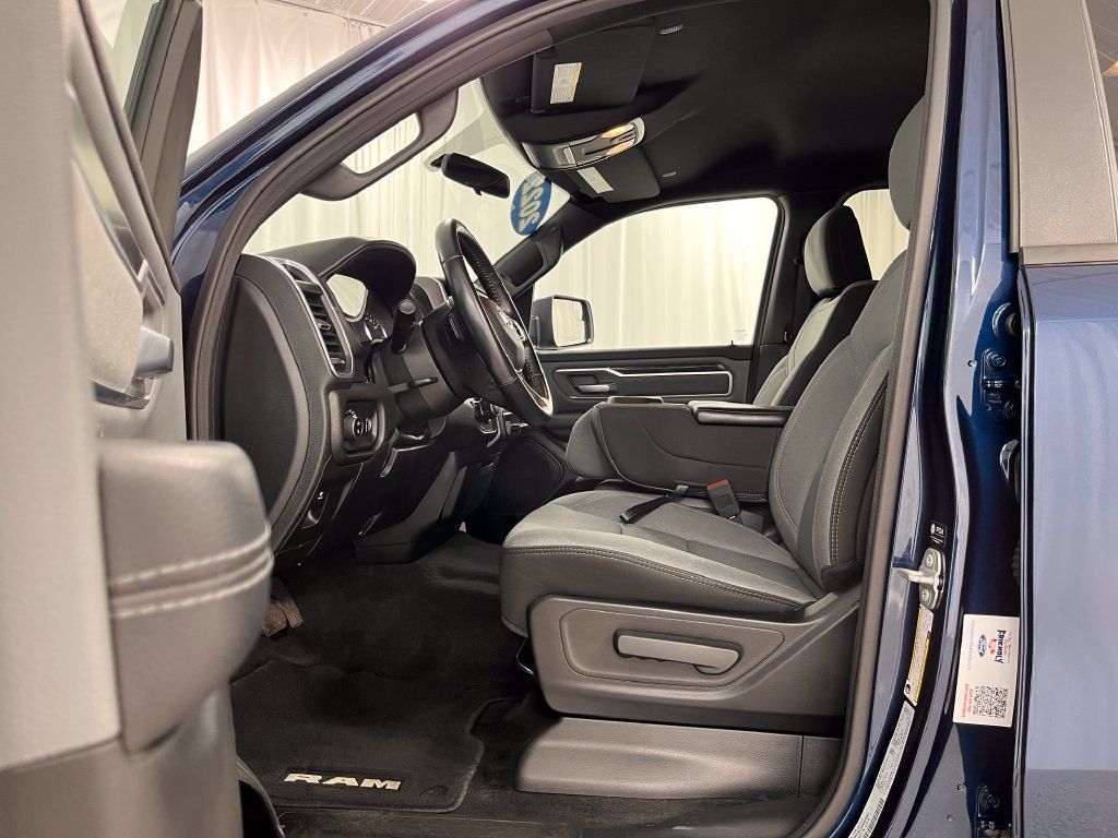 Used 2022 RAM 1500 Big Horn AWD/4WD image 14