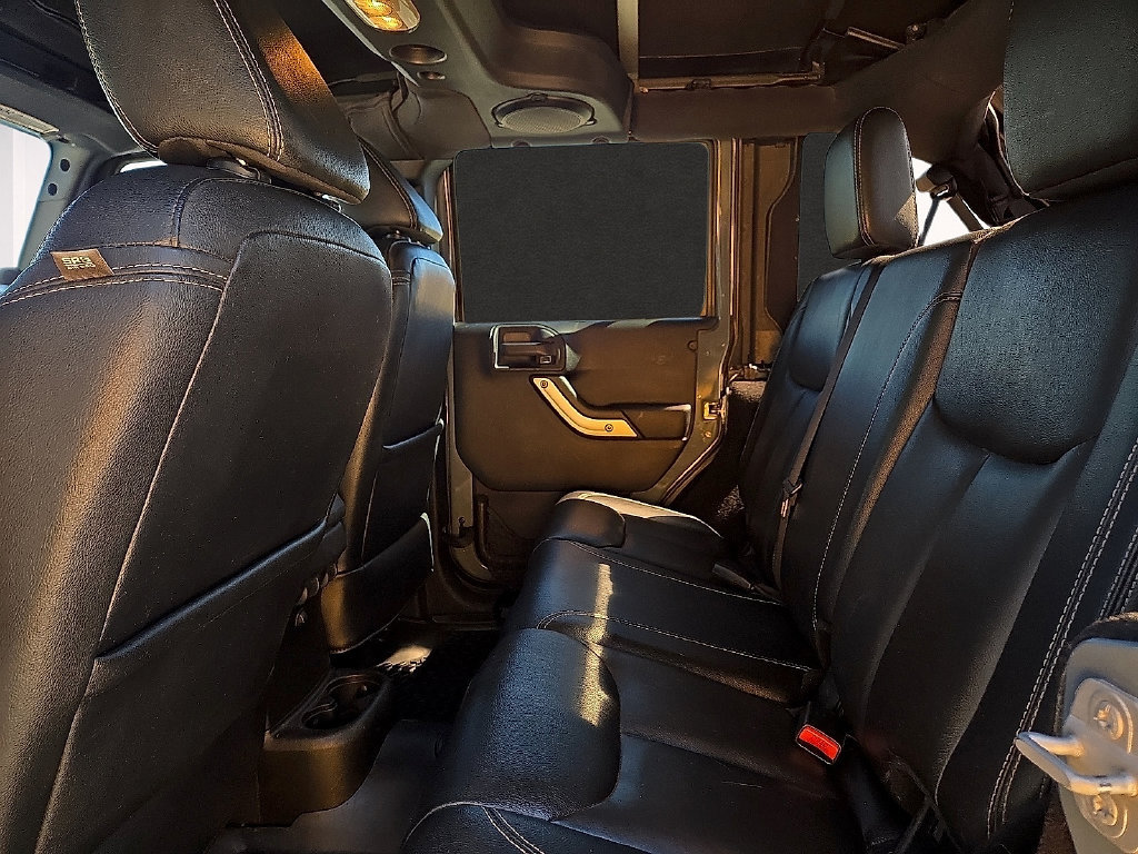 Used 2014 Jeep Wrangler Unlimited Rubicon w/ Connectivity Group AWD/4WD image 9
