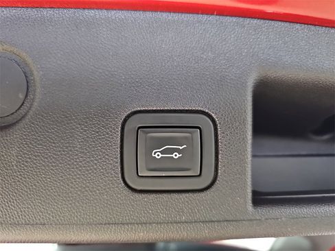 Certified 2023 Chevrolet Equinox Premier w/ LPO, Floor Liner Package image 17